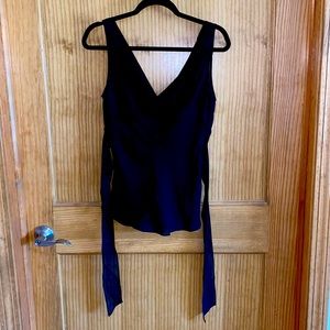 Elegant black top in excellent condition